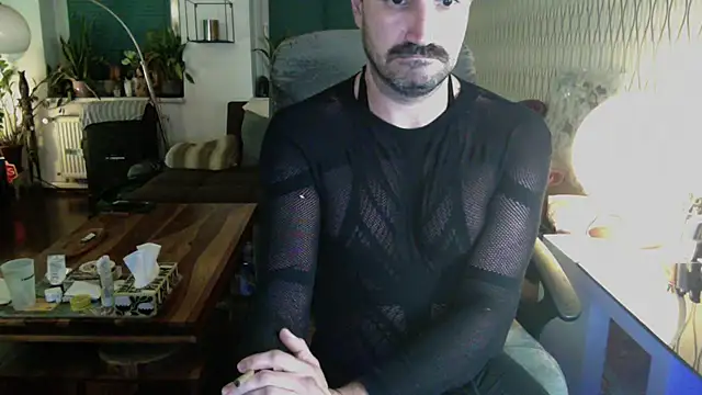 tomz0819 webkamerás műsora