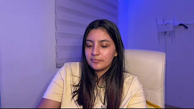 cloe_small live XXX chat