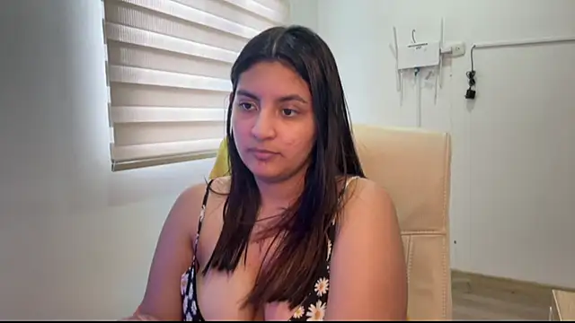 cloe_small Adlı Modelin Canlı XXX Sohbeti