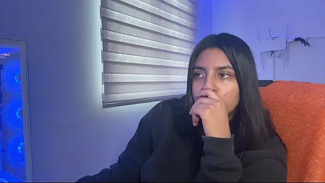 cloe_small live XXX chat