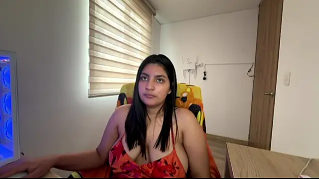 cloe_small Adlı Modelin Canlı XXX Sohbeti