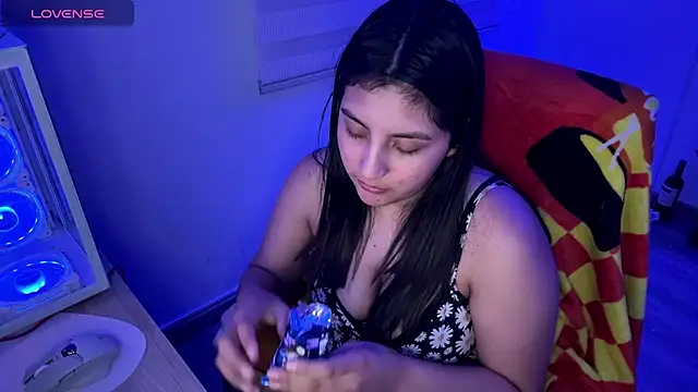 cloe_small's Live XXX Chat
