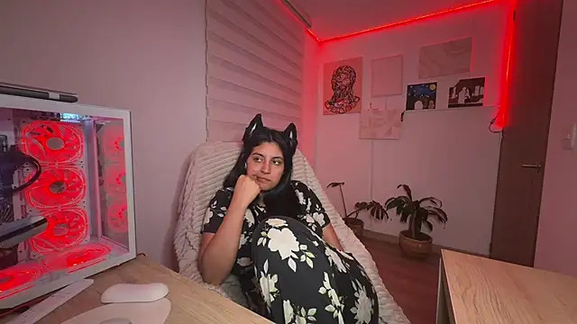 دردشة cloe_small الجنسية المباشرة