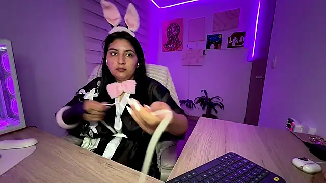 Chat +18 de cloe_small ao vivo