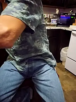 Kswood123 Show in webcam