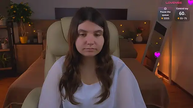 Viola__Shy Adlı Modelin Canlı XXX Sohbeti