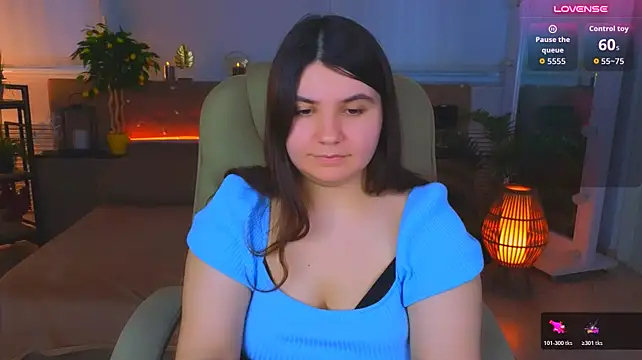 Viola__Shy Adlı Modelin Canlı XXX Sohbeti