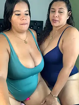 Show webcam de twocurvylatins