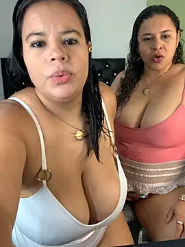 twocurvylatins Adlı Modelin Web Kamerası Şovu