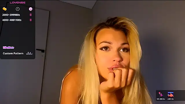 הופעת וובקאם של StephanyLuxe