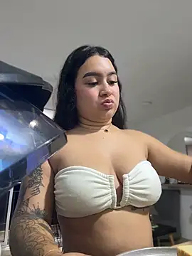 Chat XXX ao vivo de Pretty_Isadora