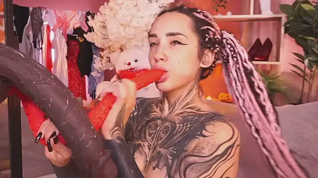 EvaCanton's Live XXX Chat