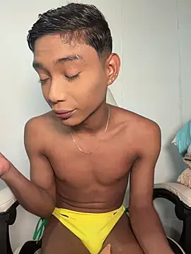 alejo_cute Show in webcam