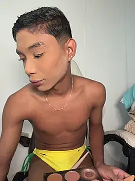alejo_cute Show in webcam