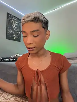 Show modela alejo_cute na web-kameri