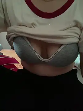 Milk_Mom99's Webcam Show