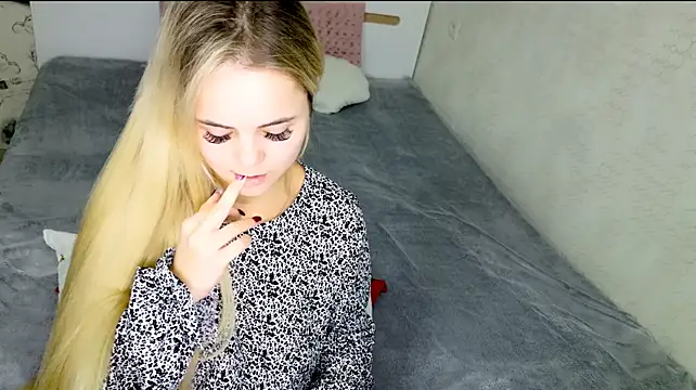 lovely-eyes Live XXX-chat