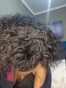 Queen-Chocolate's Live XXX Chat