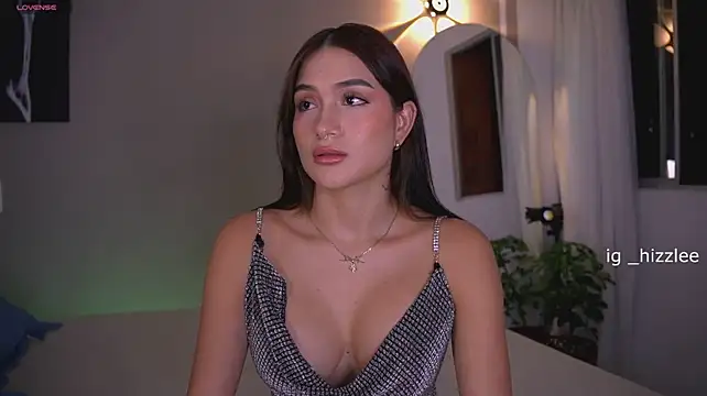 AnnyHizzle Adlı Modelin Canlı XXX Sohbeti