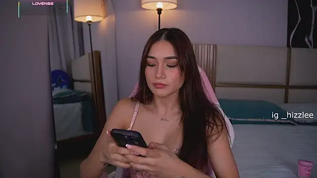 AnnyHizzle Adlı Modelin Canlı XXX Sohbeti