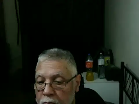 Show modela 100Tauros na web-kameri