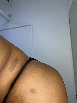 AddictiveMassiveBooty's Webcam Show