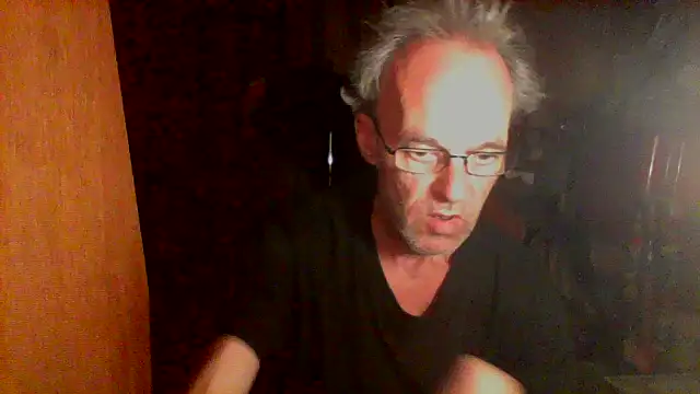 nice6incs Show in webcam
