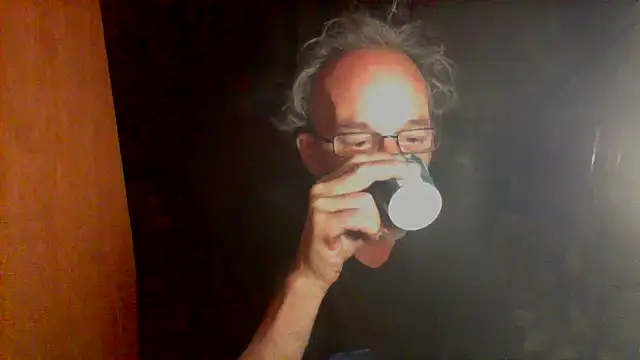 nice6incs Show in webcam
