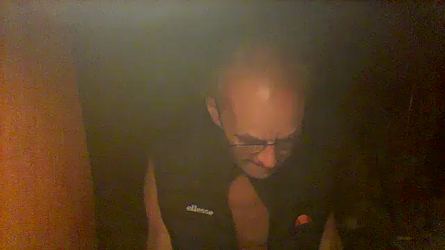 nice6incs Show in webcam