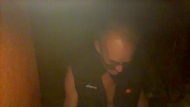 nice6incs Show in webcam