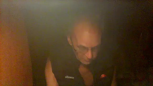 nice6incs Show in webcam