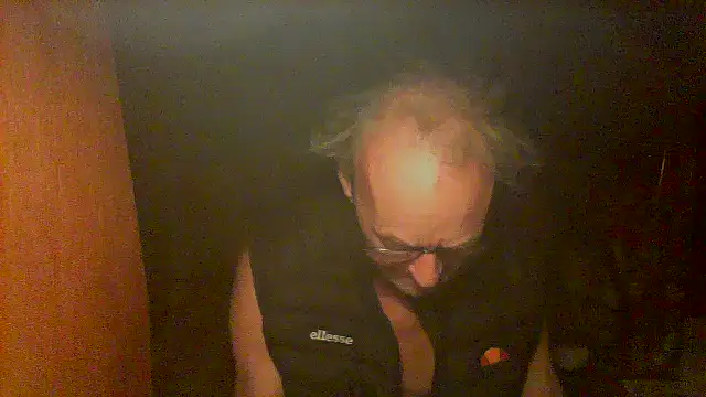 nice6incs Show in webcam