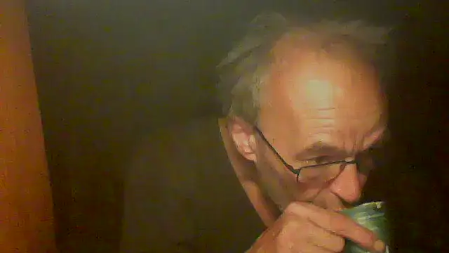 nice6incs Show in webcam
