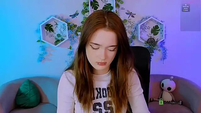 liana_kisses élő XXX-chatje