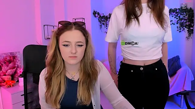 liana_kisses: διαδικτυακό σόου στην κάμερα