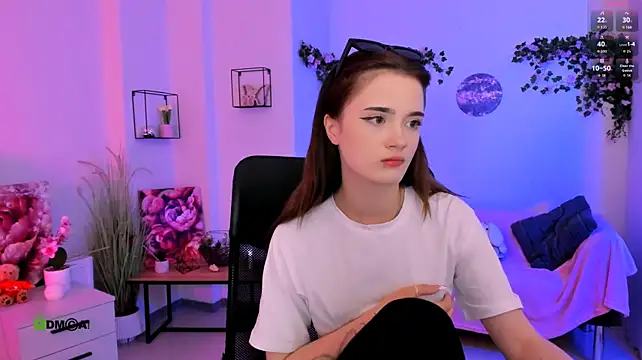 liana_kisses Show Webcam