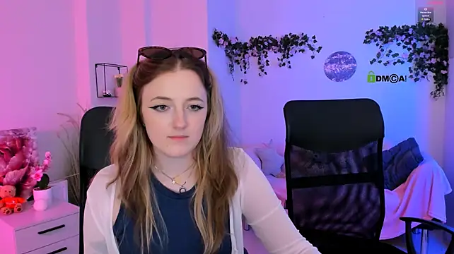 liana_kisses' Webcam Show