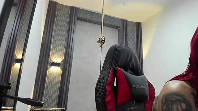 XXX chat uživo modela selene_red_