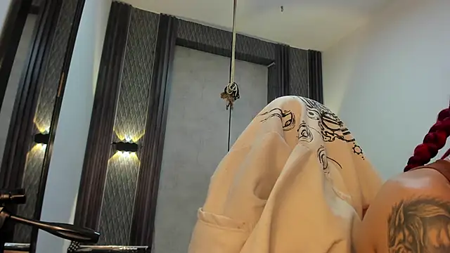 XXX chat uživo modela selene_red_