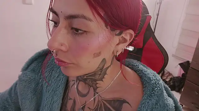 צ'אט XXX בשידור חי של selene_red_