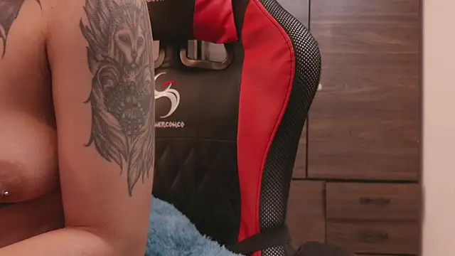 XXX chat uživo modela selene_red_