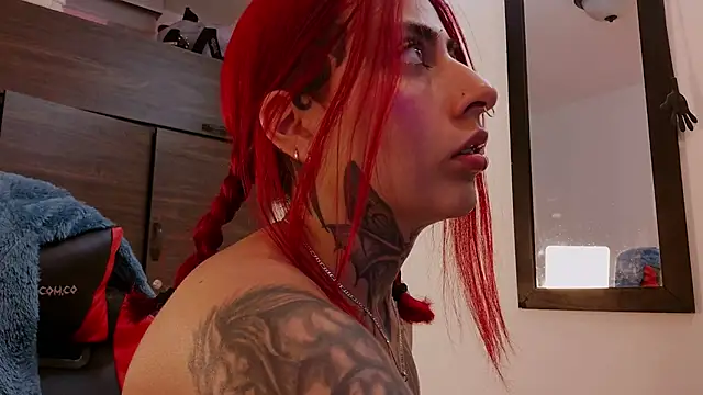צ'אט XXX בשידור חי של selene_red_