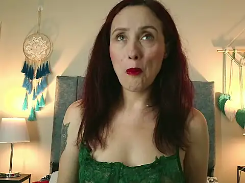 IberianMoonMK Webcam show