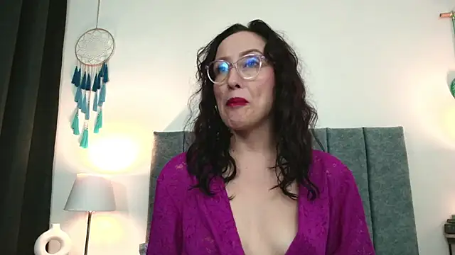 IberianMoonMK Show in webcam