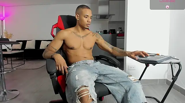 TROYWESLY- Show Webcam