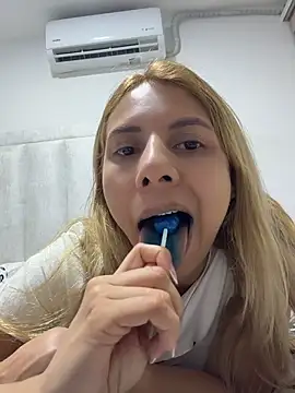 DollMagguie Show in webcam