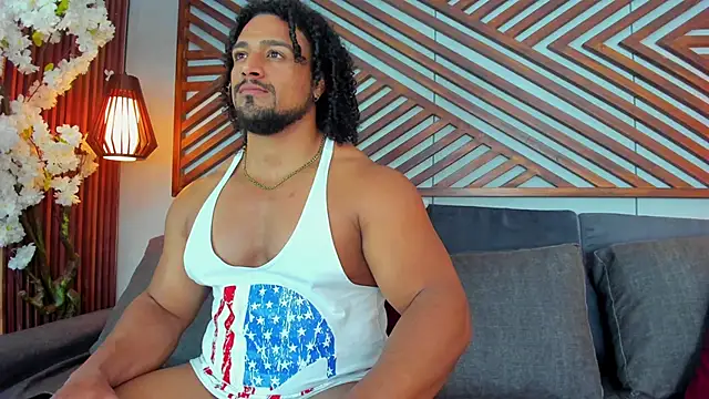 Show modela MikeEstevess na web-kameri