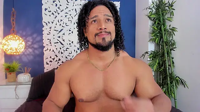 Show modela MikeEstevess na web-kameri