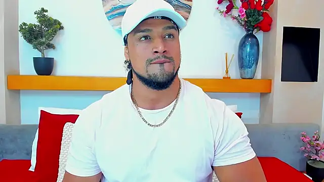 Show modela MikeEstevess na web-kameri