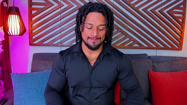 Show modela MikeEstevess na web-kameri